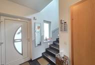 Klassisches Dreigiebelhaus mit eigenem Sonnen- Salar- Heizkraftwerk in Ruhelage an einer Sackgasse