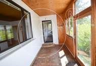 Großes Eckgrundstück mit renovierungsbedürftigem Haus!