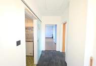 Gediegenes Stockhaus in grüner Umgebung