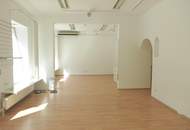 Perfekte Sichtbarkeit - Geschäftslokal / Büro mit großer Auslagenfront !