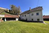 Historisches Haus mit großem Garten