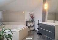 Neuwertiges 5-Zi. Einfamilienhaus mit Pool, 2 Terrassen & 2 Garagen in Deutsch-Haslau!