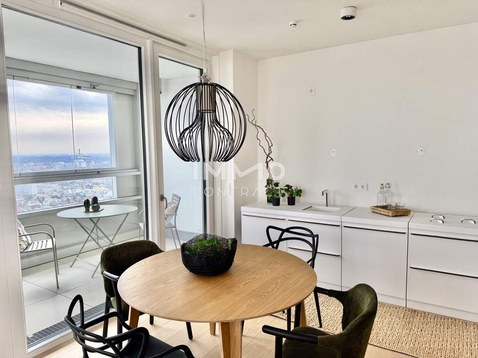 32. Etage: Luxus Wohnen hoch über der Skyline: Donauzentrum und U1 Kagran