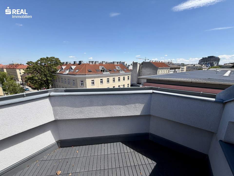 Dachgeschoß, 3 Zimmer, ca. 92 m² & 6,5 m² Eckterrasse.
