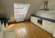 **ZENTRALE DACHGESCHOSSWOHNUNG INKL. TERRASSE**INNENHOFLAGE**2 ZIMMER**EINBAUKÜCHE**Ecke Naschmarkt