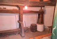 Weinkeller mit Presshaus und Kellerröhre!