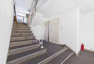 LINZ/STADT: Sanierungsbedürftige Büro-Ordinations-Kanzlei-Praxisfläche (ehem. Arztraxis in einem Hofstöckl)