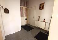 3 Zimmer Wohnung im 1. Stock zum Renovieren. Direkt gegenüber AKH.