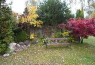 Bungalow in Siedlungsrandlage mit sensationellem Garten und Sauna-Bereich