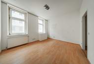 Charmante Altbauwohnung mit zwei Zimmern in sanierungsbedürftigem Zustand-in lebendiger Umgebung