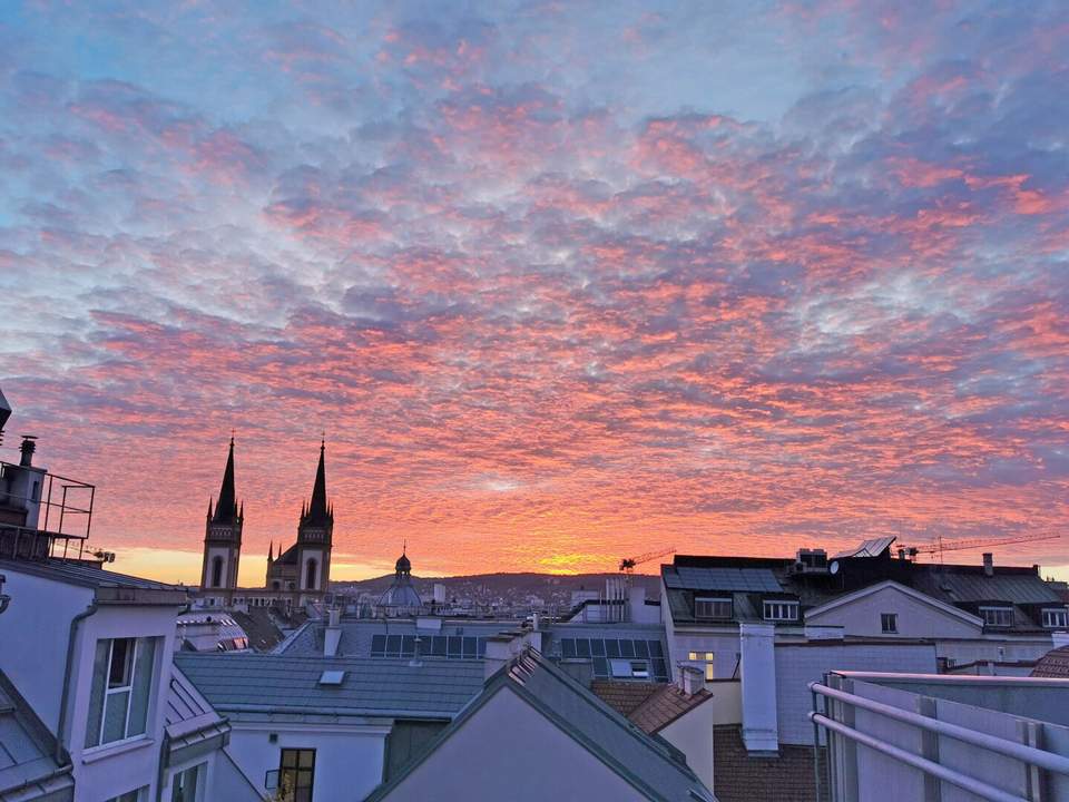 Loft-Charakter | offenes Wohnkonzept mit beeindruckender Raumhöhe | großzügige Panoramadachterrasse | FERNBLICK | Tiefgaragenstellplatz