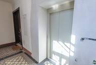 Erstbezug nach Sanierung: Schöne 3-Zimmer-Altbauwohnung mit Balkonmöglichkeit