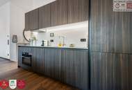 Leben im historischen „Freihof“ in Döbling: großzügige 3 Zimmer Wohnung mit Blick auf die Donau - Optional mit Parkplatz & Garten mit Pool