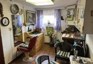 Unterkellertes Einfamilienhaus mit Garage und Obstbaumbestand