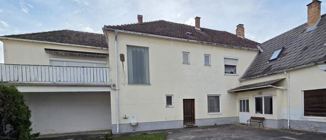 +++JETZT ZUGREIFEN : EIN MEHRFAMILIENHAUS zum renovieren teils sanieren !!! € 278.000,-- VB +++mit Garten und in guter Lage zu verkaufen !!!