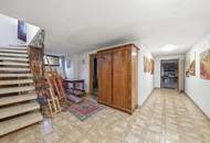 Imposante Landhausstil-Liegenschaft eingebettet in einem idyllischen Gartenparadies mit Schwimmteich und Grünbestand