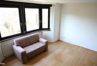 Großzügige Wohnung mit Loggia, Swimmingpool und Garagen in top Lage