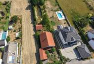Außergewöhnliches Einfamilienhaus mit zwei Wohneinheiten, großem Garten und Gästehaus in Leobendorf