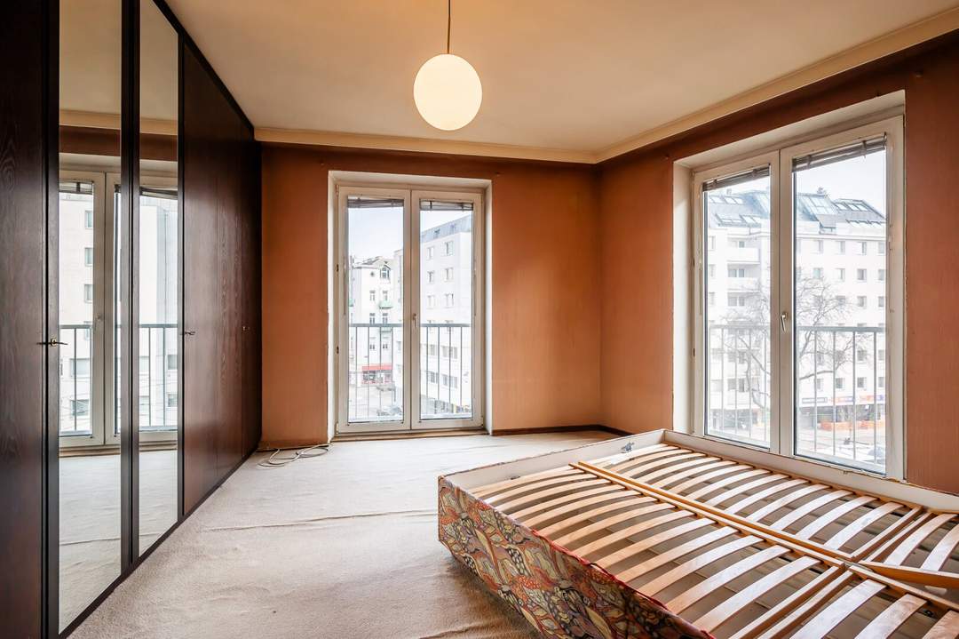 Taborstraße 63 perfekt angebunden: renovierungsbedürftige 2 Zimmer Wohnung mit Balkon beim Augarten *saniert oder unsaniert*