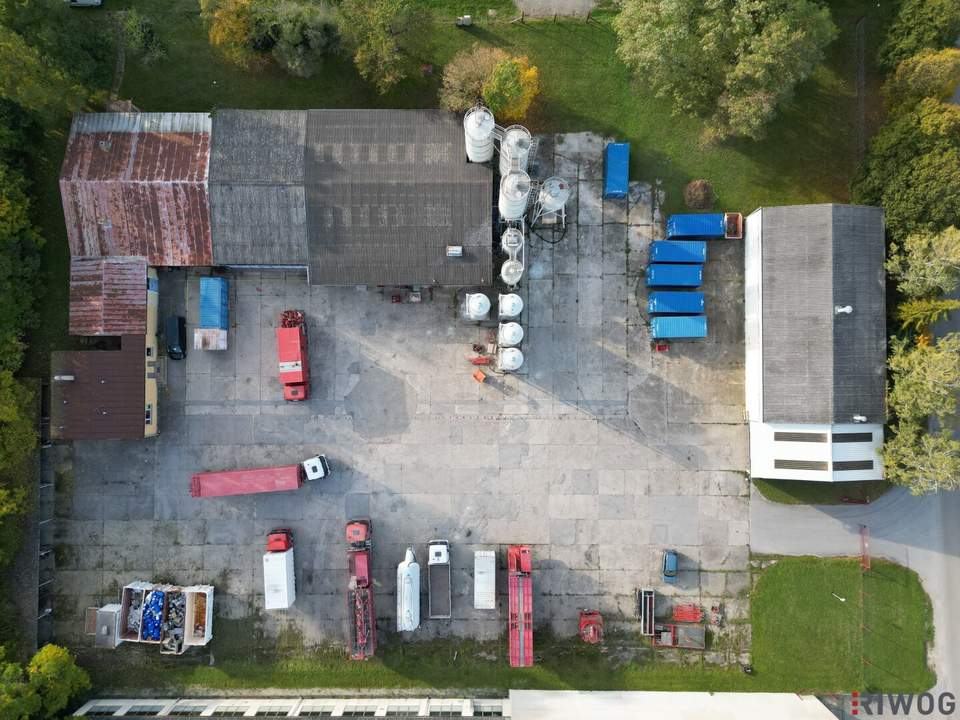 Betriebsobjekt mit großzügigen Freiflächen, Kaltlagerhallen und Büros
