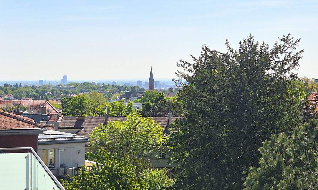 Erstbezug nach Sanierung - Exklusive Dachgeschoss-Maisonette mit 3 Terrassen!