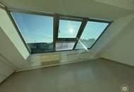 Therapieräume/ Yogastudio/ Atelier: Absolutes Lichtjuwel im Dachgeschoss zur Vermietung