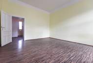 1 Zimmer Wohnungen, 2 Stück im gleichen Haus, zum sanieren. Im 1. Stock mit Aufzug.