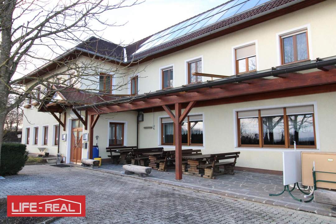 Gasthaus / Restaurant in Aussichtslage mit Gastgarten zu verpachten: optional Festsaal, Zimmer, Eisstockbahn