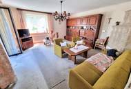 Ein- bis Zweifamilienhaus mit Garage aus den 70ern