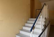 *** Stadtnah & absolut ruhig: 102,5 m² im 2. OG mit 4 Zimmern, Carport und Entwicklungspotenzial für deine Visionen ***