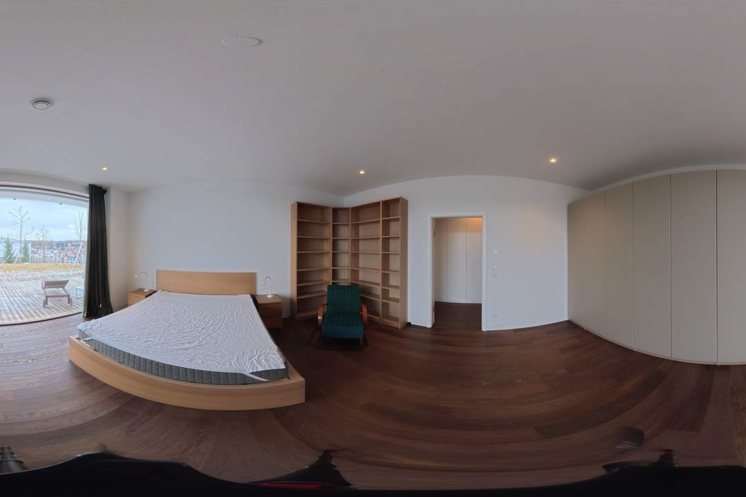 Eine Cuvée-Perle in West-Hanglage mit Blick auf den Thermenort, den Waldrand im Rücken