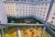 Zwischen Wiener Klassik und Naschmarkt Vibes - Ihr Zuhause mit Charme! Hofseitiger Balkon + Ruhiges Schlafzimmer! HIP und TRENDY die Gegend - Magisch schön das Altbauhaus - Ein MUST HAVE die Wohnung!