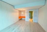 Hofseitige DG-Wohnung ohne Schrägen mit 2 Terrassen - sanierungsbedürftig