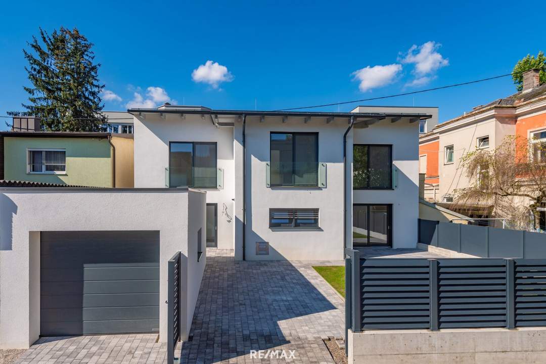 Topmodernes, Neubau - Einfamilienhaus in Zentrumslage mit Küche, Garage und Parkplatz!