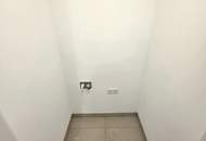 GENIAL - Lebens(t)raum Erfüller im Grünen! Klimaaktiv Bronze! Ab ins Dachgeschoss + 3 Zimmer + 2 Terrassen + Viel Lebensqualität! Wärmepumpe und Solaranlage + Naturnahe Gewässer ums Eck!