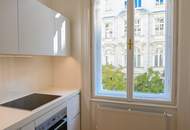 Open-ended letting: Elegant 4-room flat in an old building with balcony in a prime city centre location