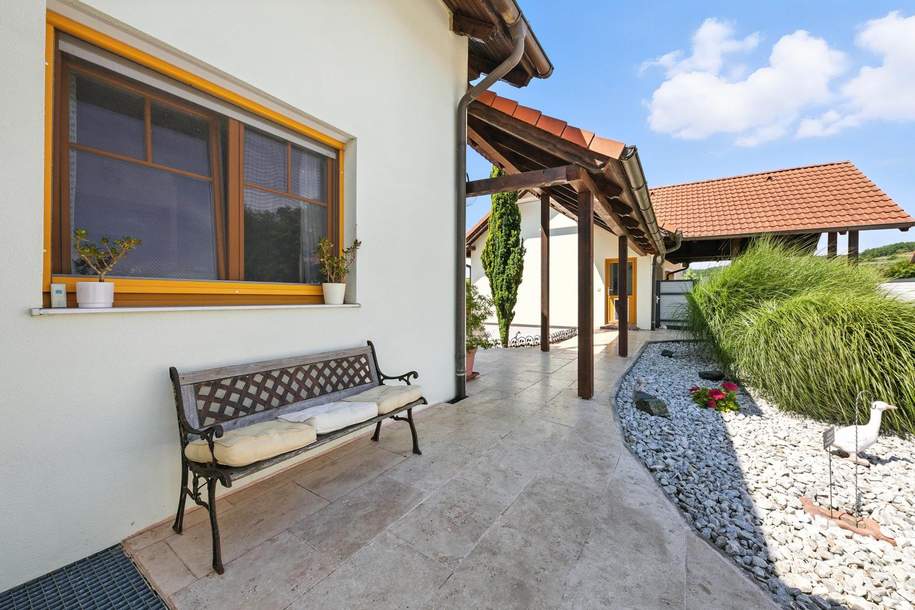 High-end living in a peaceful green location! A feel-good retreat in a class of its own: tradition meets state-of-the-art comfort!, Haus-kauf, 1.045.000,€, 2020 Hollabrunn