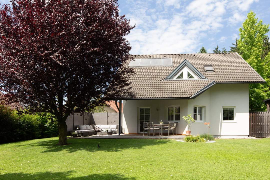 Wunderschönes Wohnhaus mit gepflegtem Garten und Blick ins Grüne!