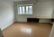 Günstige 3 Zimmer Wohnung/Geschäftslokal in zentraler Lage!