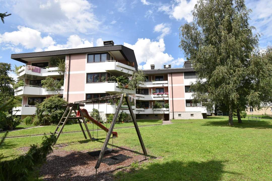 „Zentrumsnahe 3 Zimmer-Wohnung“ Mit Loggia und Carport! In begehrter, ruhiger Lage! Ca. 81 m²