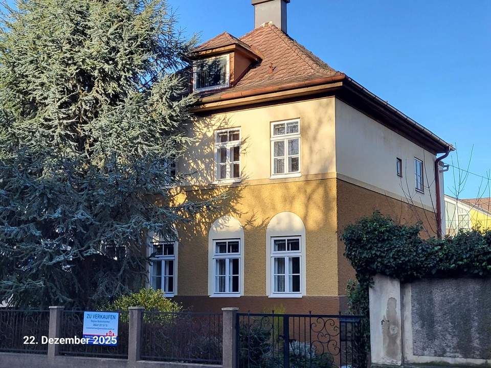 In Kaufabwicklung! Gediegene Stadtvilla in gutem Originalzustand mit schönem Garten