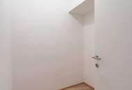 Zweitbezug: 4-Zimmer-Altbauwohnung in Citynähe - Dachgeschoss m. Klimaanlage - ab 1.3. 2026 !