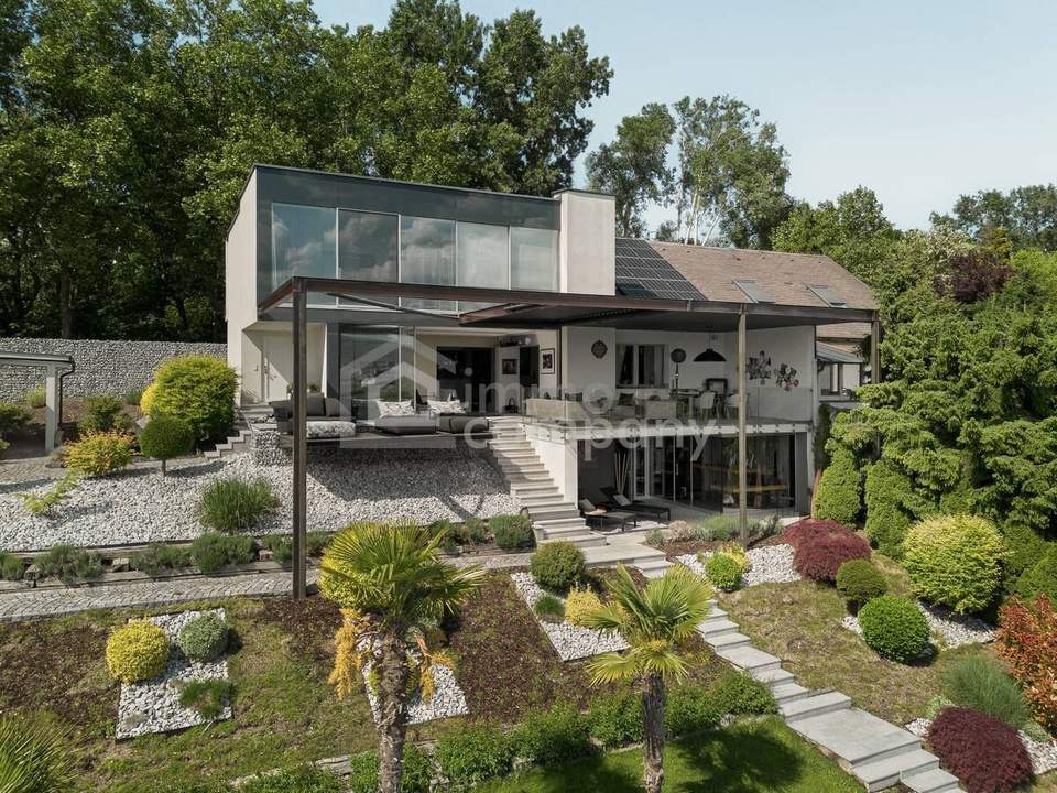 Luxusvilla am See - privater Uferzugang!