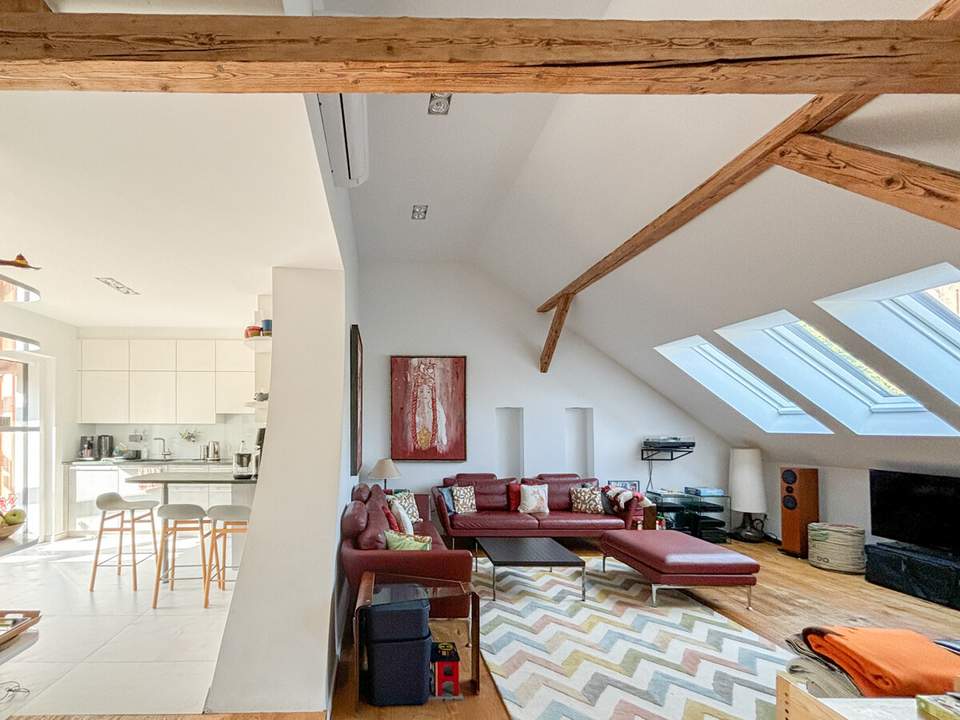 Helle Dachgeschoßwohnung mit Terrasse auf einer Wohnebene