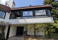 1170 AM HEUBERG: GROßZÜGIGER FAMILIENWOHNSITZ MIT INDOORPOOL, WELLNESS, GARTEN &amp; WIEN-BLICK