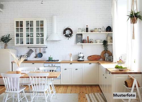 Helle 3-Zimmer-Wohnung im 1. OG mit Balkon, Garage und Keller