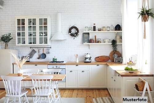 Helle 3-Zimmer-Wohnung im 1. OG mit Balkon, Garage und Keller, Gewerbeobjekt-kauf, 308.000,€, 6370 Kitzbühel