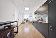 Helle 2-Zimmer Dachgeschosswohnung mit hofseitiger Terrasse | Markt- und U-Bahnnähe