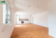 Hochwertige Erstbezugs-Wohnung mit großem Hof-Balkon und Küche nahe Schönbrunn!