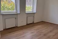 Schöne 2 Zi-Wohnung mit Balkon
